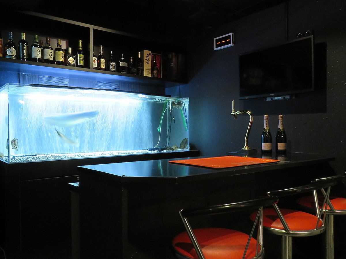 Completely private room available for groups of 2 or more! Cheers with table magic♪
