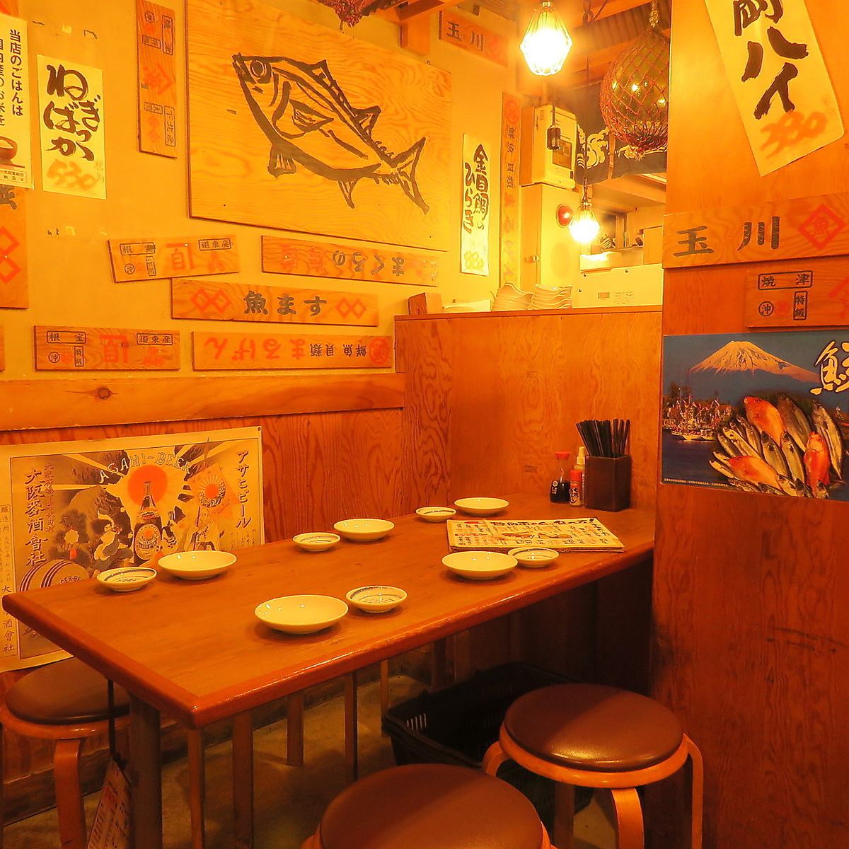 A seafood izakaya near the Ikebukuro West Exit! Single guests are also welcome.It is a public bar in a bright store.