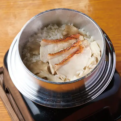 [Uomasu] Our proud golden snapper rice cooked in a tea pot