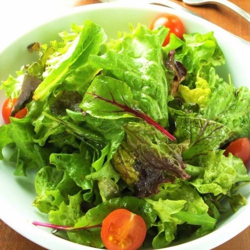 Italian balsamic simple green salad