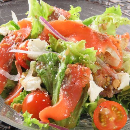 Italian salad with smoked salmon and cream cheese