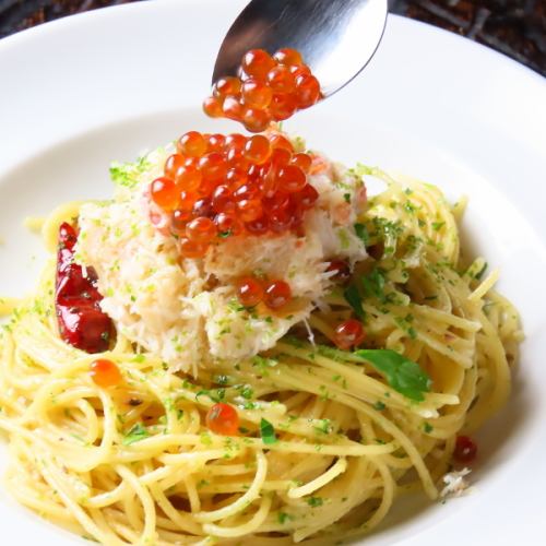 ズワイガニといくらたっぷりペペロンチーノ