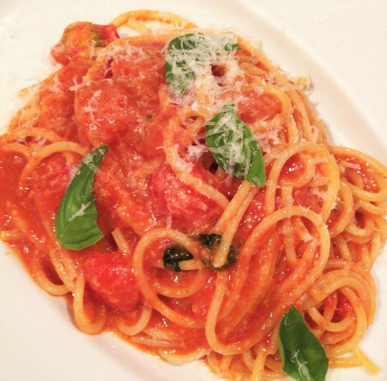 Cherry tomato and basil tomato sauce "spaghetti"