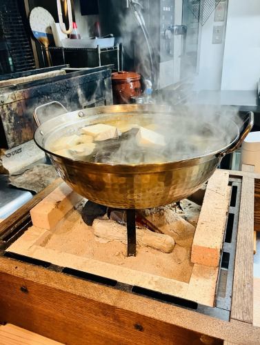 …
囲炉裏のあるお店
お通し 湯豆腐
ホッピーからの赤星
★東京都福生市加美平1-13-11コミネビル1F
TEL 042-513-7220
大衆酒場 さ蔵
#福生
#焼き鳥
#居酒屋
#おにぎり
#さ蔵
#あったかお通し