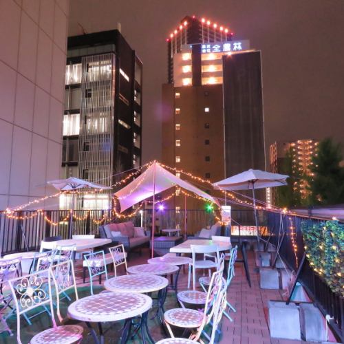 The rooftop table seats can be used for various occasions ♪ For dates etc.