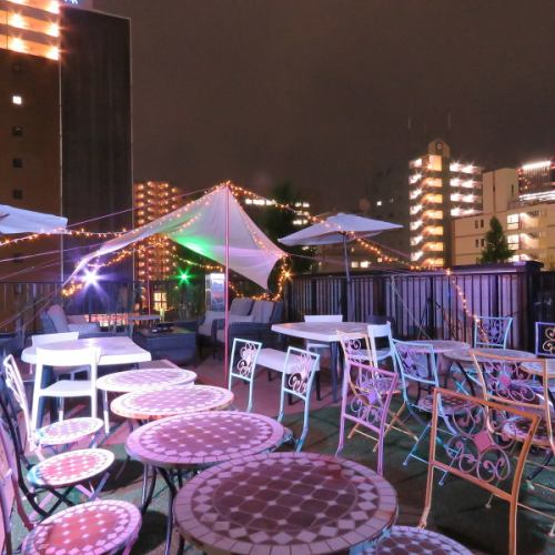 The rooftop seats with a night view can accommodate up to 38 people including sofa seats and table seats! Standing dining is also possible.It can also be used for BBQ events, etc.