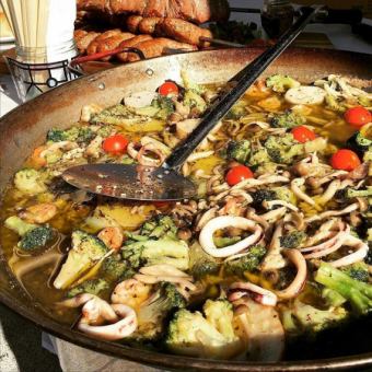 BBQのプロが目の前で炭火で調理してくれる本格BBQ！150分飲み放題チョイスコース8000円（税込）