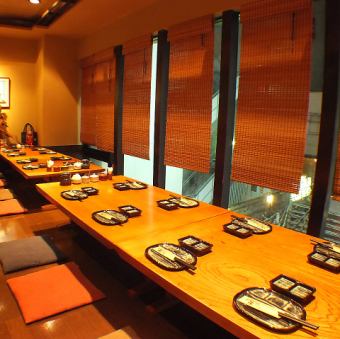 8名様以上でお座敷の貸切も可能です。足を伸ばしてゆっくりお寛ぎいただけます。飲み会や宴会にご利用ください！