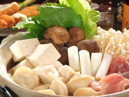 꼬치 요시 특제 연회 냄비 코스 전 6품 3300엔(부가세 포함)