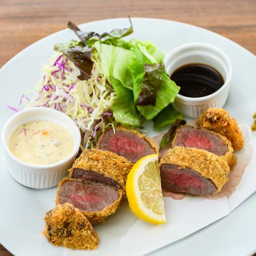 伊江島牛の牛レアカツ　特製ソースとタルタルソース