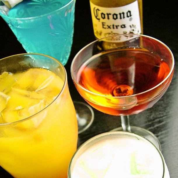 Enjoy delicious cocktails at the bar-style counter! More than 60 kinds! Have fun conversations with the staff!