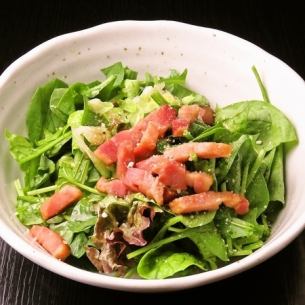 Bacon and spinach salad