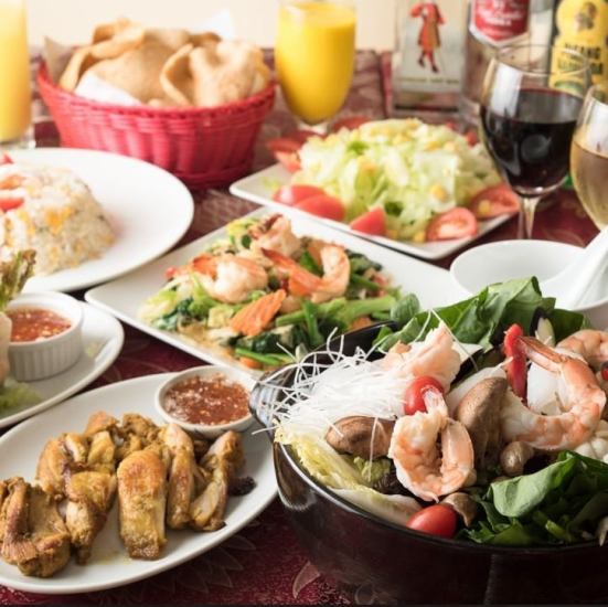 您可以自己在亞洲美食中享用各種小吃和清酒