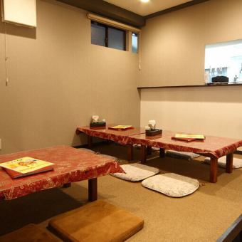 周囲を気にせず、少人数での集まりに最適な半個室もございます!女子会やママ会、ご友人とのテーブルを囲んでわいわい盛り上がりたいときにぴったりです♪アジアン料理とドリンクを囲み、特別な時間を存分にお楽しみください◎