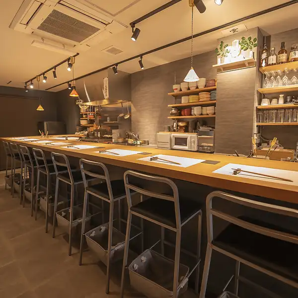 【ゆっくりとお食事を楽しむことができるお店の雰囲気作りを大切にしています】特別感のある空間でごゆっくりと食事を堪能するひとときはまさに格別。デートや記念日のご利用にどうぞ。