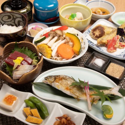 [10 dishes of seasonal seafood omakase kaiseki course] 4,000 yen for the first team