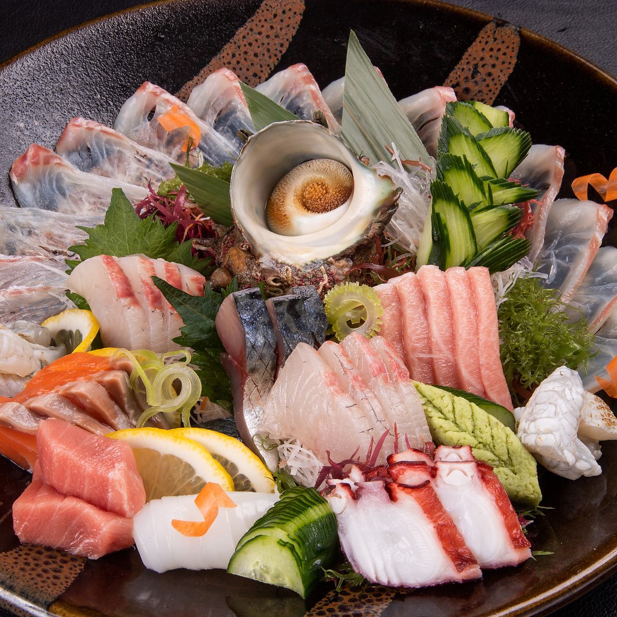 毎日新鮮な海鮮を握りや造り、様々な味わいをご堪能下さい。
