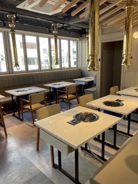 当店ではご友人とのお食事やデート、女子会や会社の飲み会など様々なシーンでご利用いただけます。お一人様からでも大歓迎！肉汁あふれる熟成肉を是非ご堪能ください！