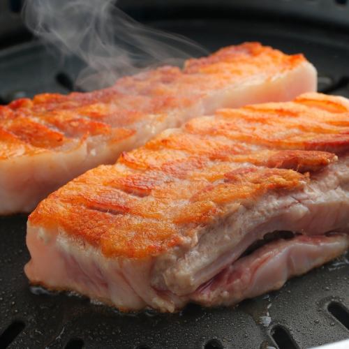 【3.5ｃｍの厚さ！肉汁溢れる熟成肉をご堪能ください】