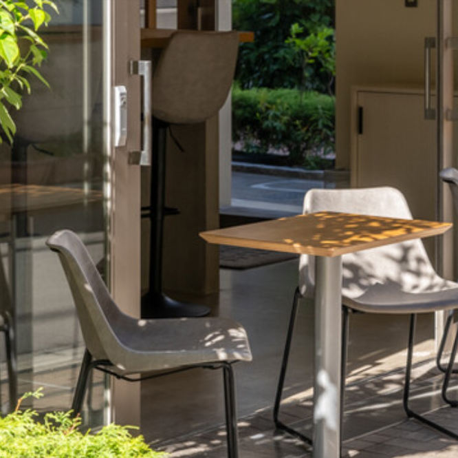 自慢のランチから深夜4時のバーまで！980円飲み放題も有◎