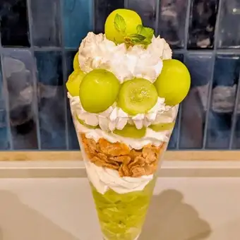 【夜间芭菲套餐】包含当日芭菲和一杯饮品（含酒精），晚上6点起供应！1980日元（含税）