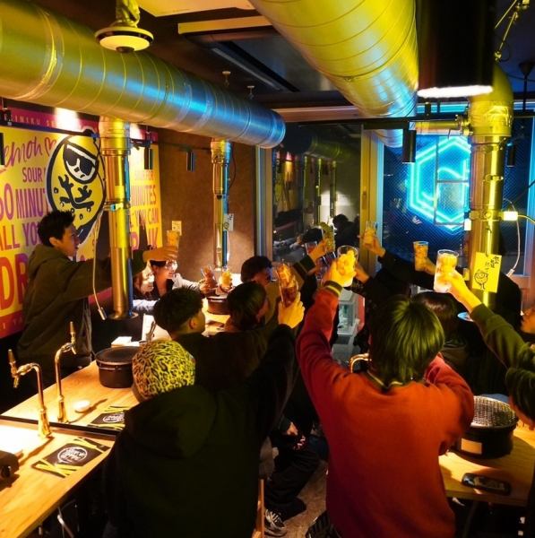 焼肉屋っぽくないネオンがかわいい外観と清潔な店内は、女性でも入りやすい焼肉居酒屋です★店主こだわりの質の高いお肉と名物レモンサワーで最高のひとときをご提供いたします！美味しい焼肉はもちろんのこと、特製ユッケ寿司や激ウマ辛ラーメンなど、サイドメニューも充実のラインナップ♪食事の嬉しい締めパフェも充実♪