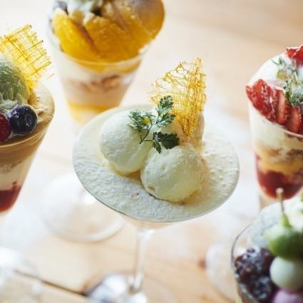 [Advance reservation required] A set of your favorite parfait + 1 drink + snacks for 2000 yen (tax included)