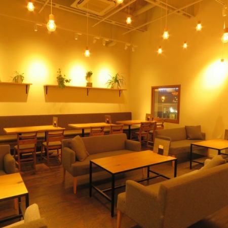 It can be reserved for 20 to 30 people! A stylish space where you can relax and enjoy your meal on the sofa ♪ Please contact us for a wedding party or a welcome and farewell party.