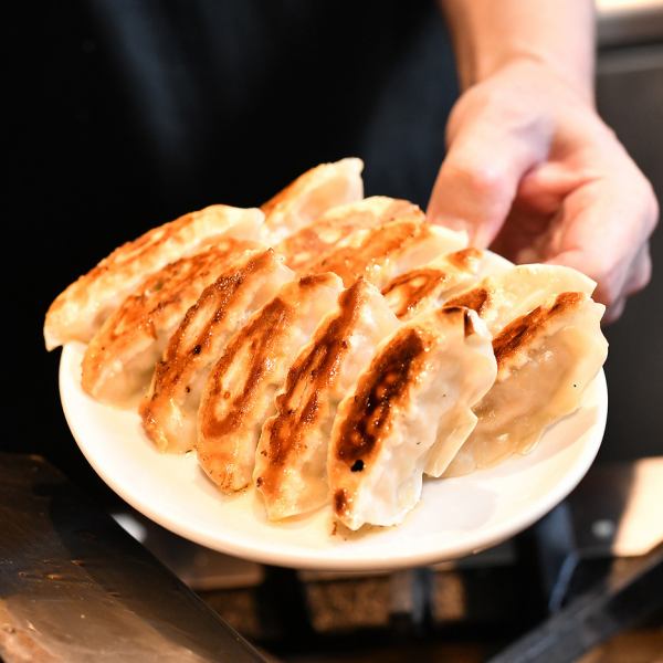 Be sure to try the gyoza that Serimeya is proud of! The gyoza made by the manager himself are so delicious that the meat juice spreads in your mouth!