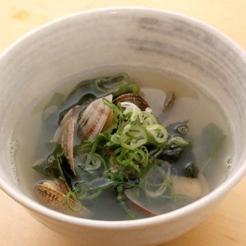 Lightly steamed clams with sake