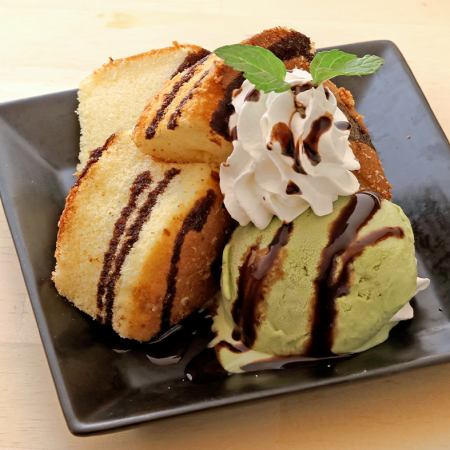 Kiln-baked pancakes and matcha ice cream