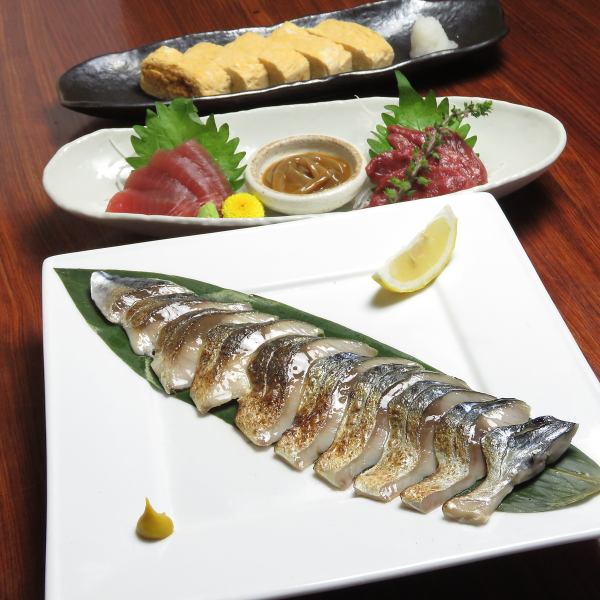 [Many Japanese and Western snacks are available ◆] Aburi-shime mackerel, rolled omelet with dashi stock, and our proud three-item platter