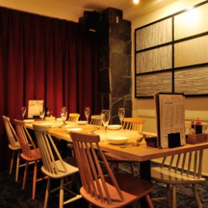 The standard layout is for four people, but it can be adjusted to suit the number of guests.