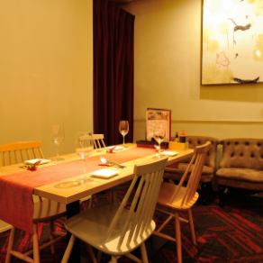 Creates a calm atmosphere.It is perfect for special occasions such as anniversaries and birthdays, as well as girls' nights and get-togethers with friends.