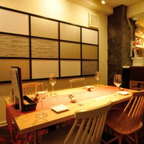 The rooms are enclosed in a unique frame.It is also possible to use a curtain to prevent others from seeing inside.