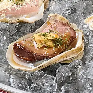칵테일 굴 '로스트 비프와 마늘'