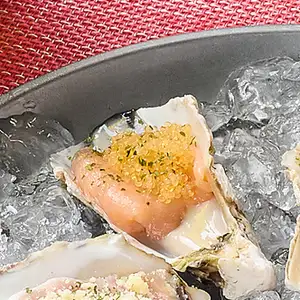 칵테일 굴 "연기 연어와 병아리"