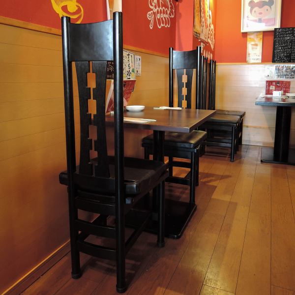 [2 persons table × 2 tables] A table seat that can sit comfortably.Please use it in various scenes such as business entertainment, family, friends and so on.While enjoying the atmosphere in the shop, you can have a calm time.