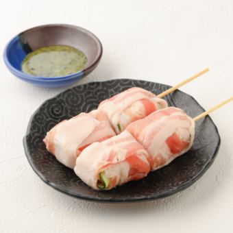 ズッキーニとモッツァレラの豚巻き(バジルソース)