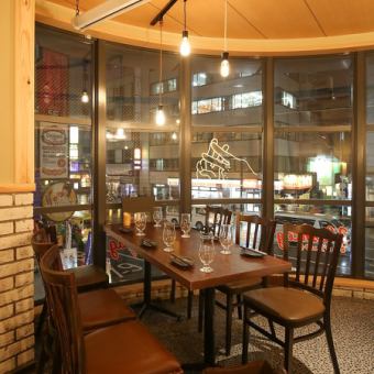 2Fテーブル席4名掛けテーブル席4名様までご案内できるテーブル席となっております♪友人との宴会や会社での飲み会、同窓会などの宴会に是非ご利用ください！＃梅田＃韓国