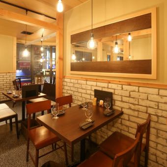 2Fテーブル席4名掛けテーブル席4名様までご案内できるテーブル席となっております♪友人との宴会や会社での飲み会、同窓会などの宴会に是非ご利用ください！＃梅田＃韓国
