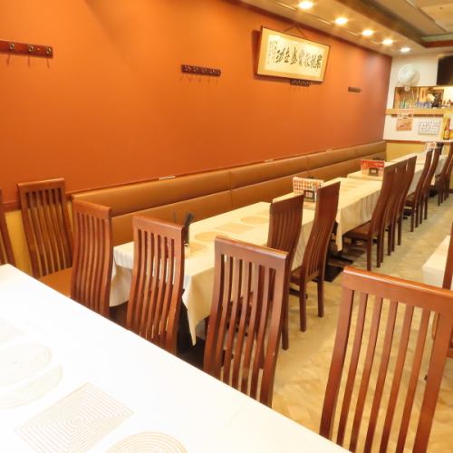 We can accommodate up to 15 people for the entire first floor, and up to 40-50 people for the entire second floor! We can also arrange seating, so please feel free to contact us.