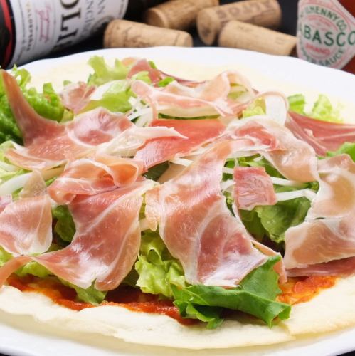 Pizza with prosciutto and plenty of vegetables
