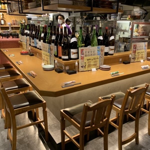 雰囲気が自慢のカウンター席!美味しい料理とお酒を堪能しながらゆっくりできる空間となっています♪「仕事帰りにちょっと」や「二件目にふらっとよりたい」方にはおススメの空間&席となっています♪また気さくなお話じをすることができるのでお気軽にお声がけください♪