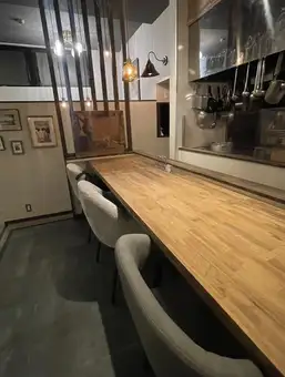 ライブ感のある、ゆったり座れるカウンターはオススメ♪
