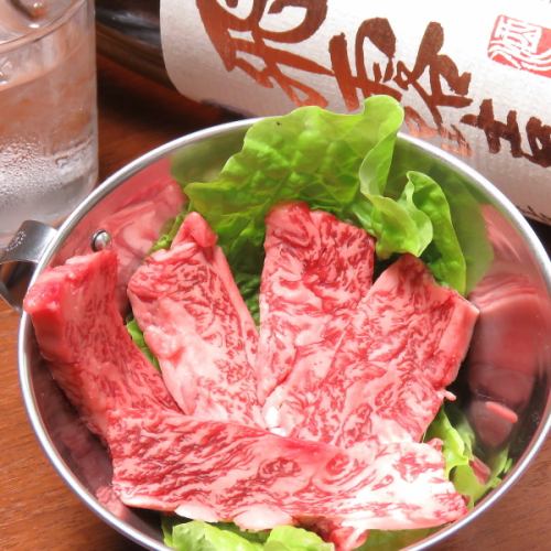 使用挑剔的日本黑牛肉◎