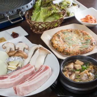 【ジューシーなサムギョプサルとカリカリのチヂミでお酒がススム♪】サムギョプサルセット