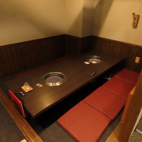 The sunken kotatsu seat at the very back can be used as a semi-private room!