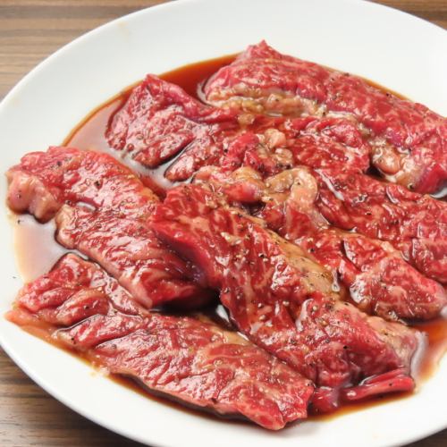 [We can offer this taste because we are particular about the sauce!] Kalbi 1,045 yen (tax included), Hanging Sashimi 1,540 yen (tax included)