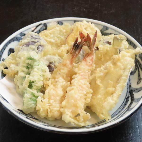 揚げたてをご提供！天ぷらの盛り合わせ